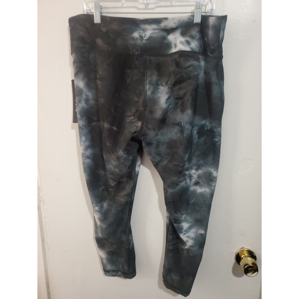 Vogo Athletics Tie Dye Capri Leggings NWT Size 1X - Picture 2 of 3